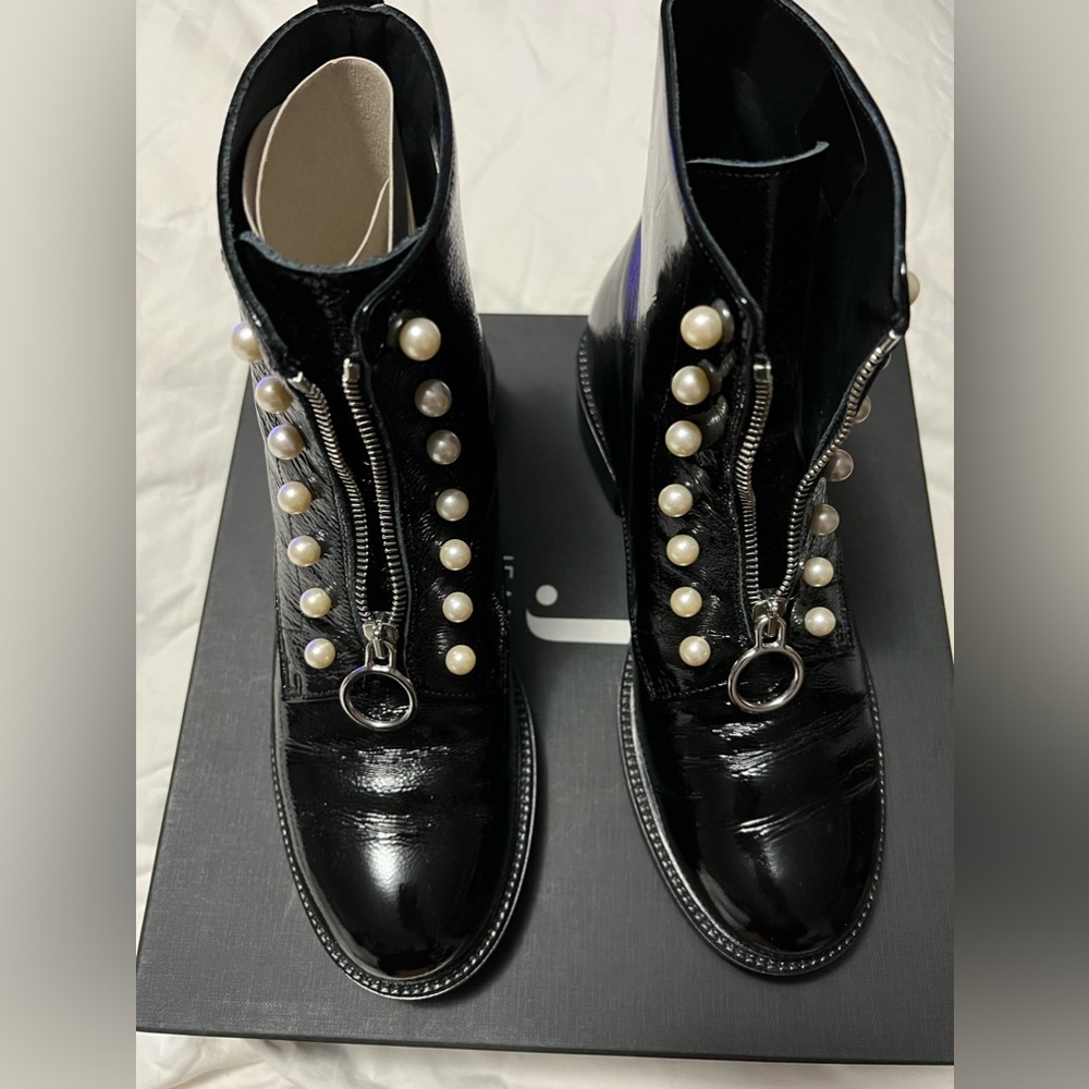 Women Black Patent ankle boot. Zip front & Pearl Detail. Size 39. Made in Italy.